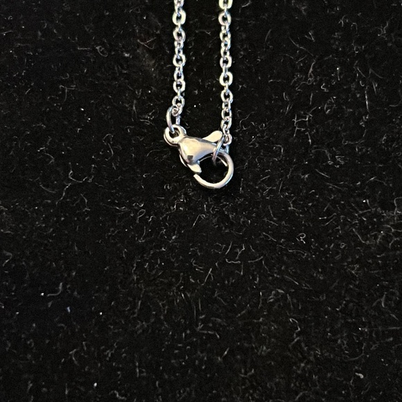 Skeleton hands pendant - Picture 5 of 5